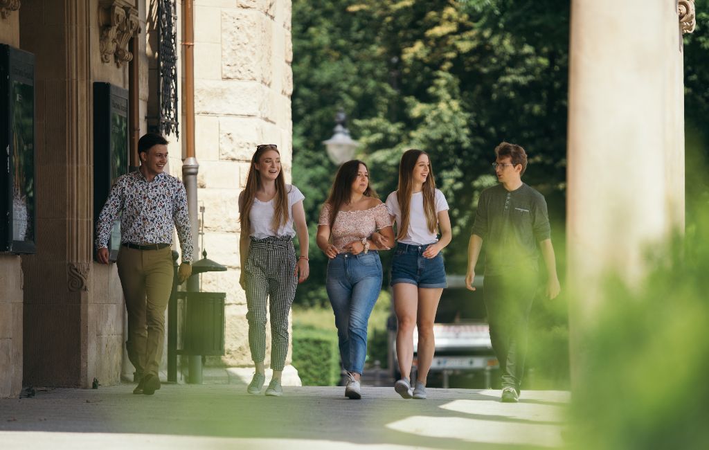 Studia Poznań - Uniwersytet im. Adama Mickiewicza w Poznaniu